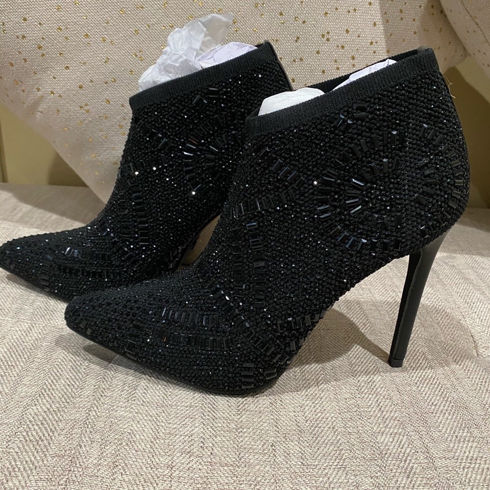 Size 7.5 Lauren Lorraine Booties